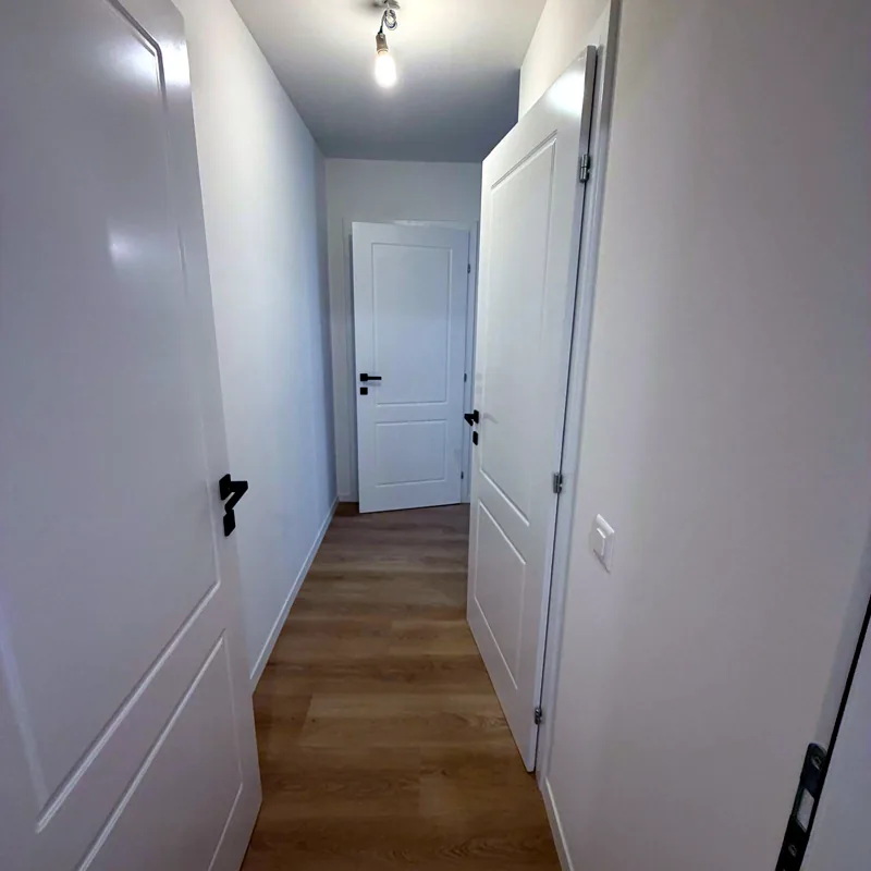 Couloir et portes intérieures