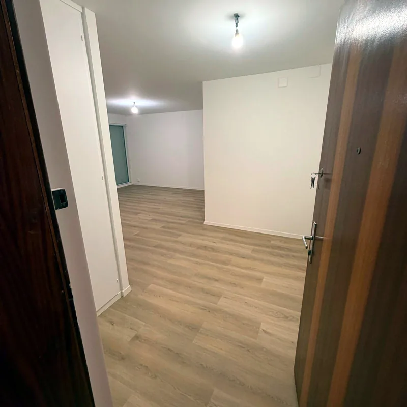Entrée de l'appartement rénové