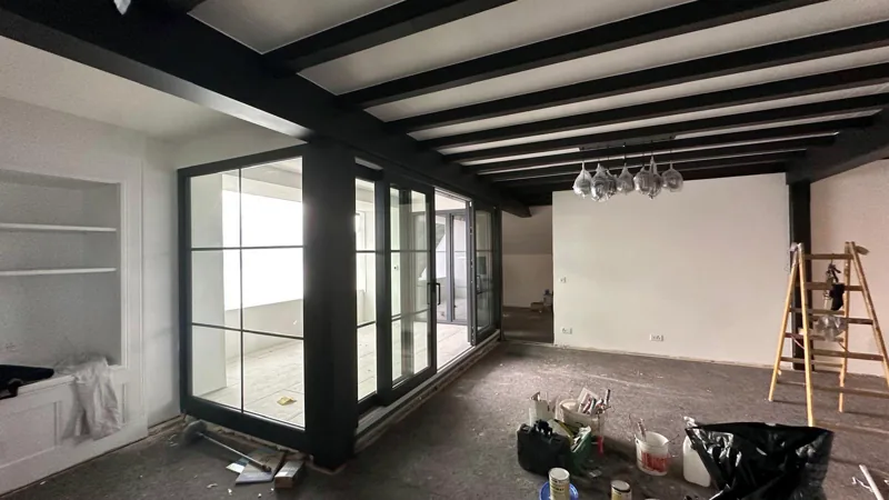 Salon pendant les travaux de peinture
