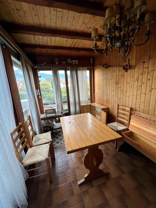 Salle à manger d'origine, murs en lambris