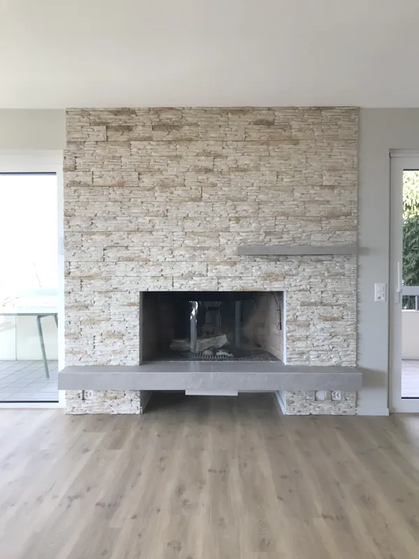Cheminée en pierre, parquet neuf