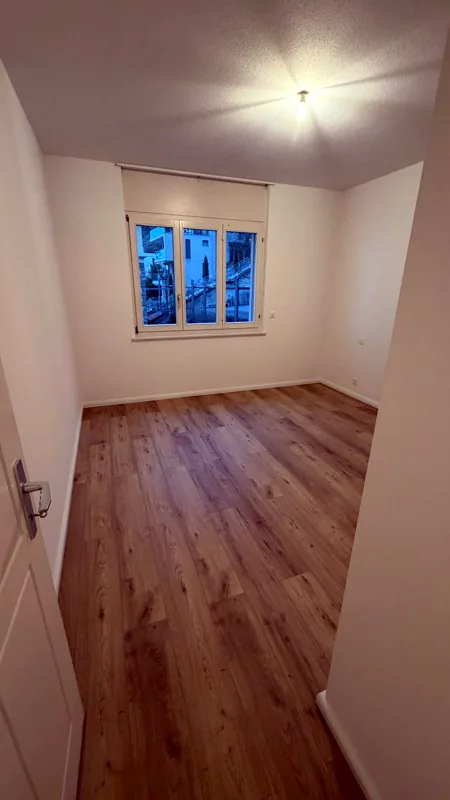 Chambre, parquet et murs refaits