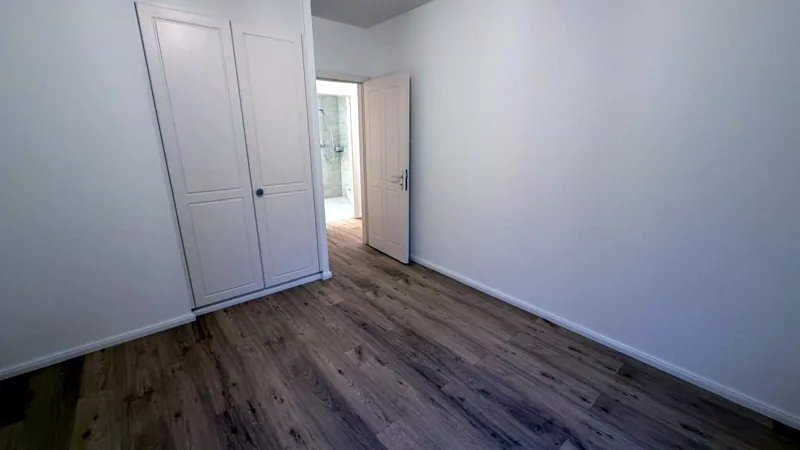 Pièce rénovée à Vétroz, parquet neuf
