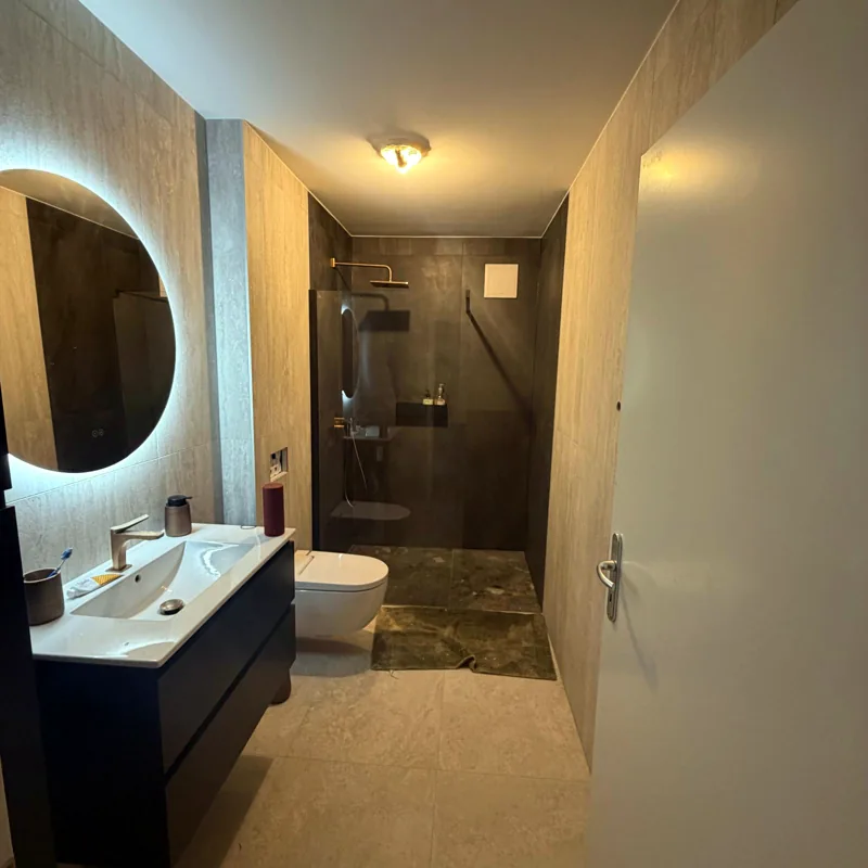 Salle de bain refaite à Clarens : avant / après