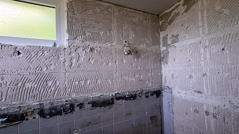 Murs à nu avant la reconstruction
